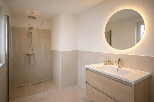 Luxe renovatie met naadloos gestuct plafond en wanden door TalentStuc.